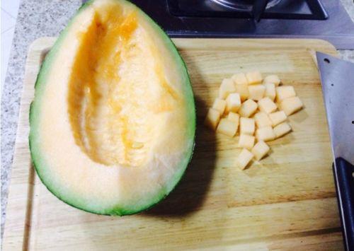 宿舍如何吃哈密瓜,宿舍里的哈密瓜美食之旅