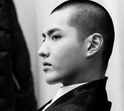 最潮男明星,揭秘最潮男明星的时尚秘籍