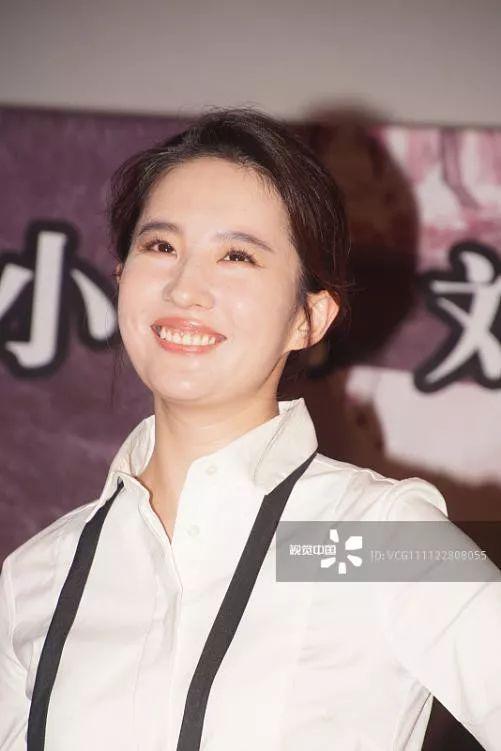 四个字带花的明星,揭秘四位花名远扬的璀璨明星”